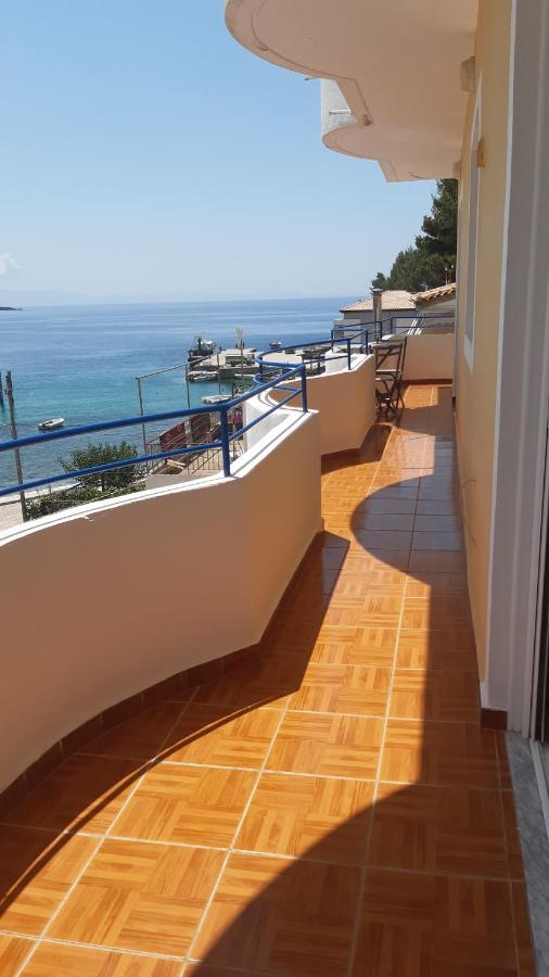 Beachfront Apartment Himara Kültér fotó
