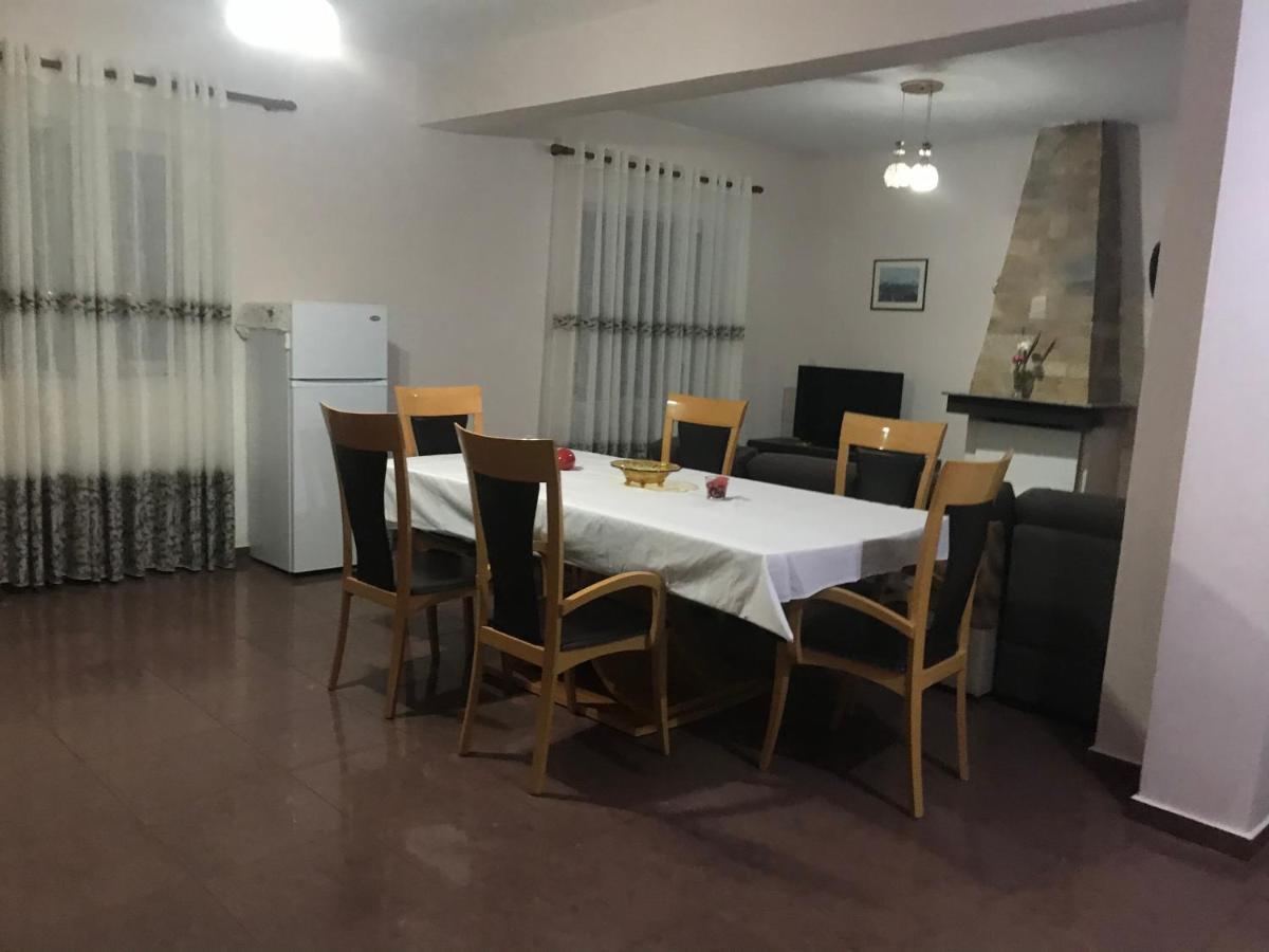 Beachfront Apartment Himara Kültér fotó