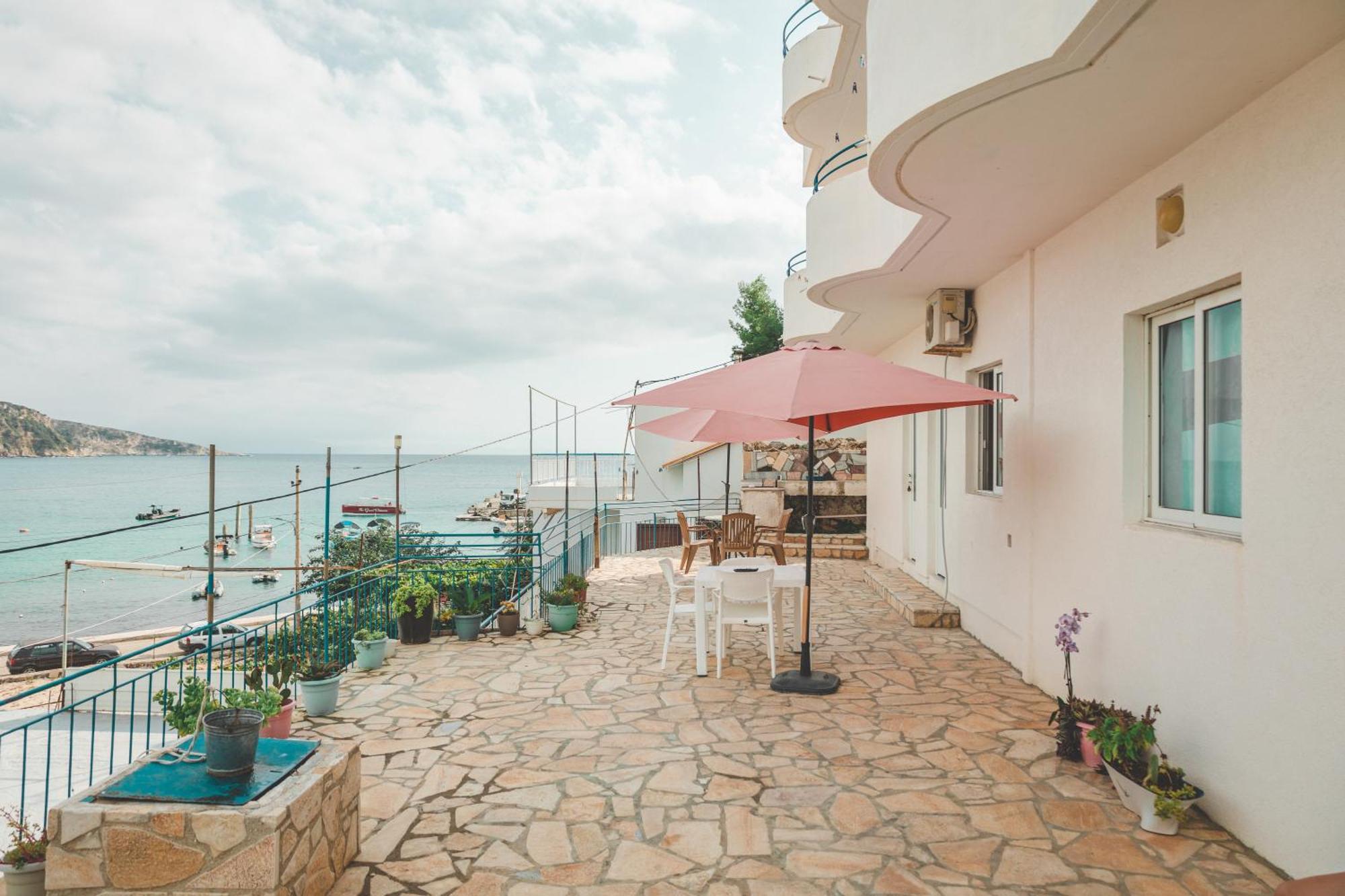 Beachfront Apartment Himara Kültér fotó