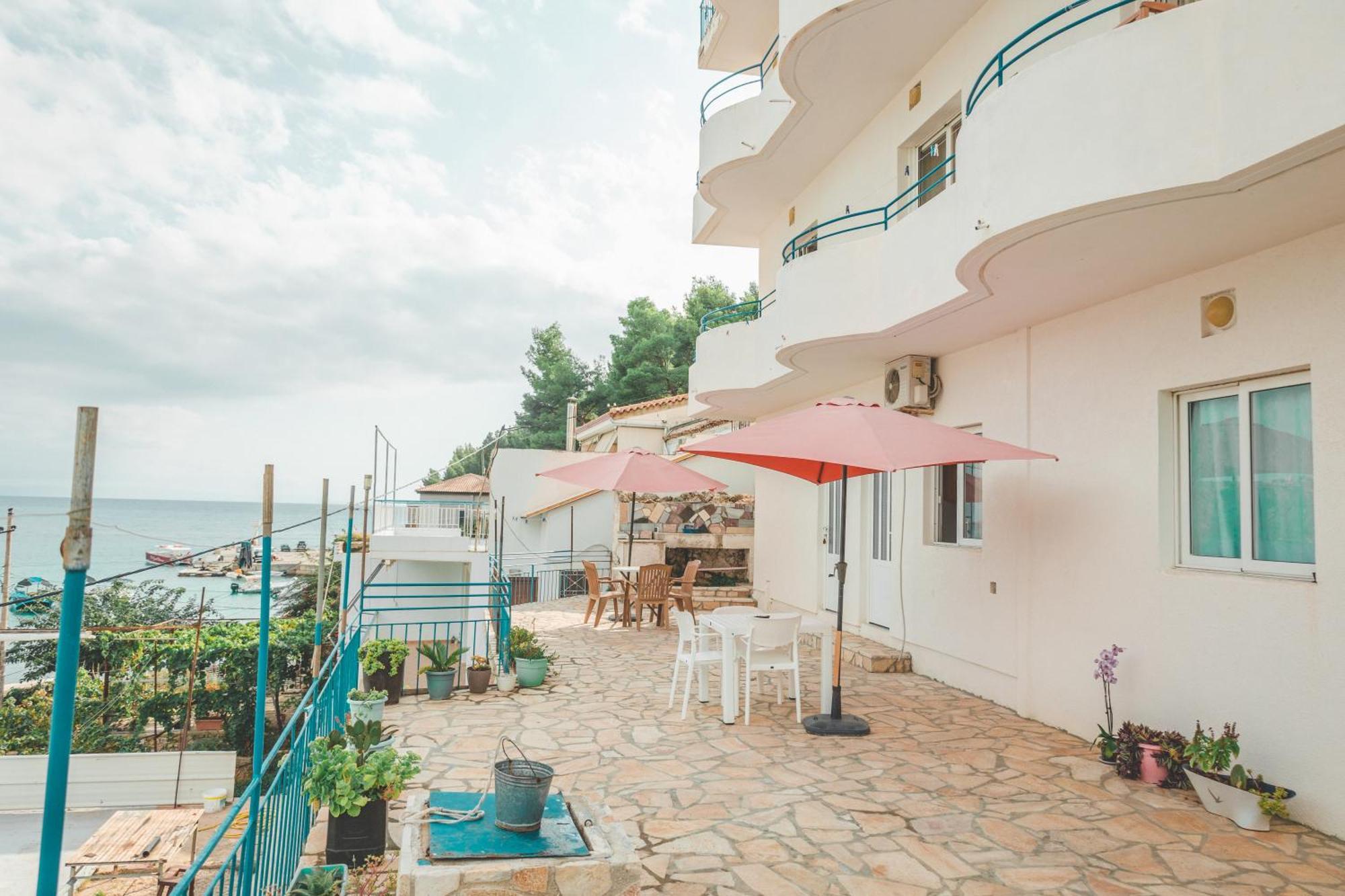 Beachfront Apartment Himara Kültér fotó
