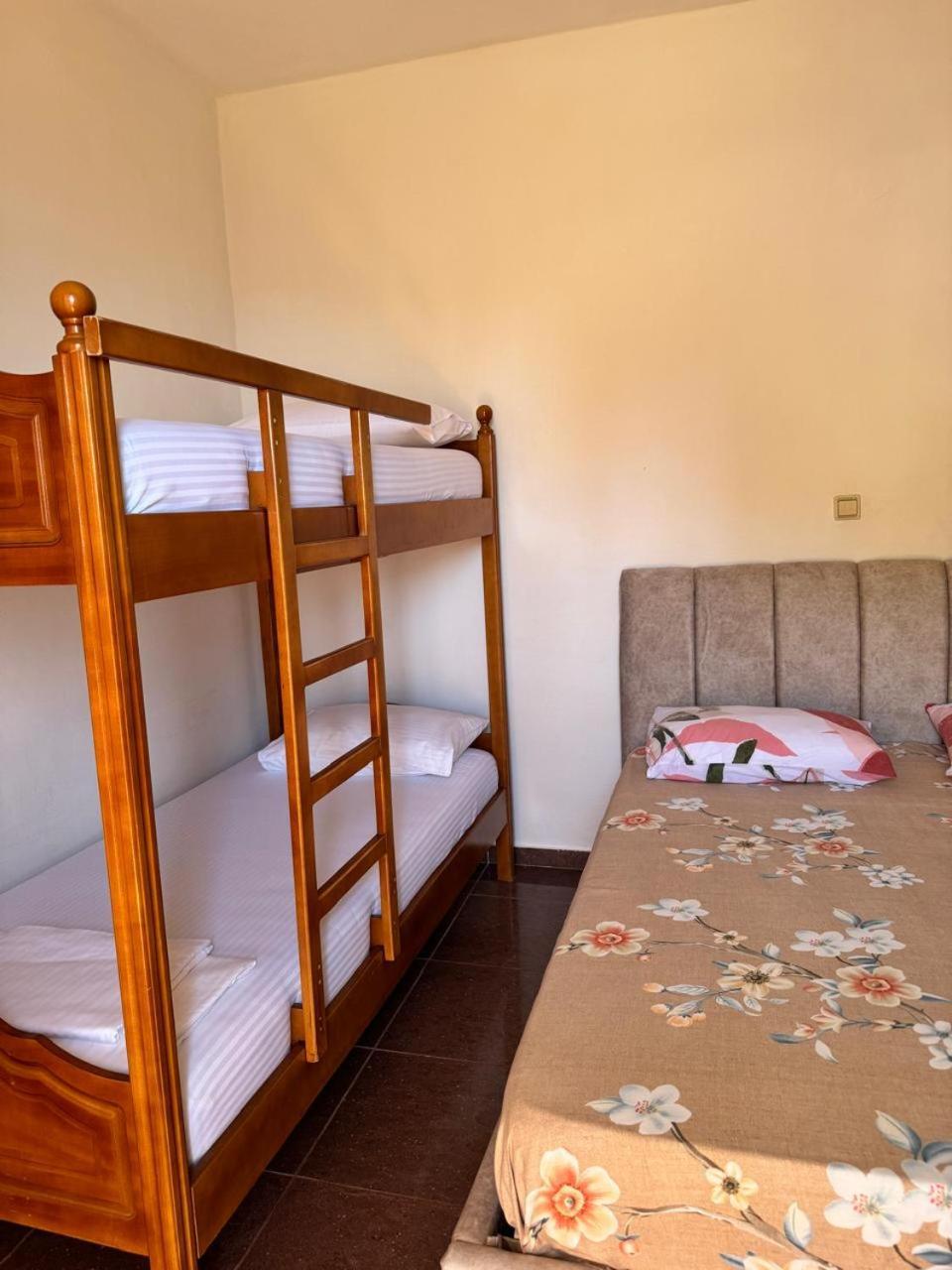 Beachfront Apartment Himara Kültér fotó
