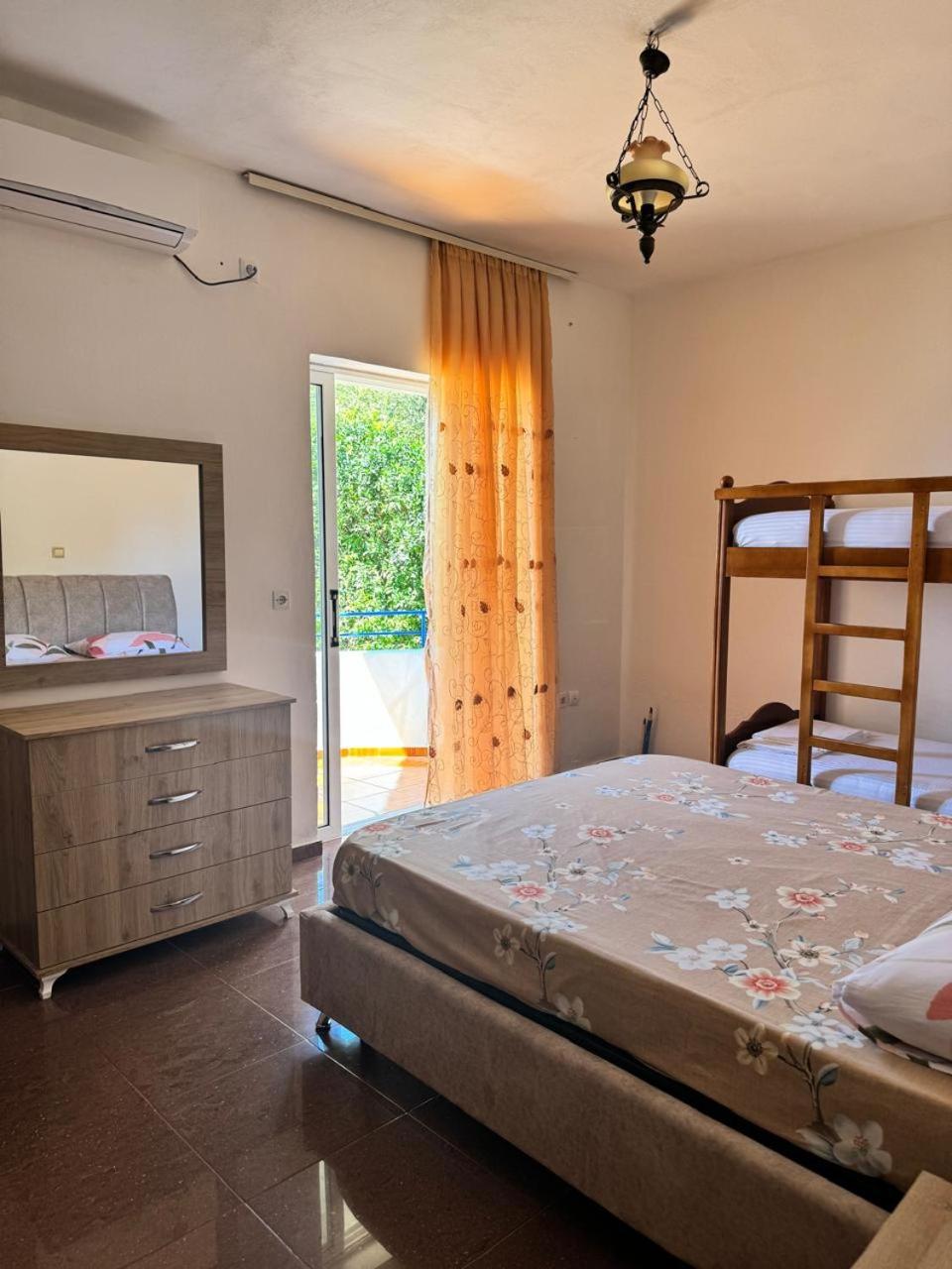 Beachfront Apartment Himara Kültér fotó