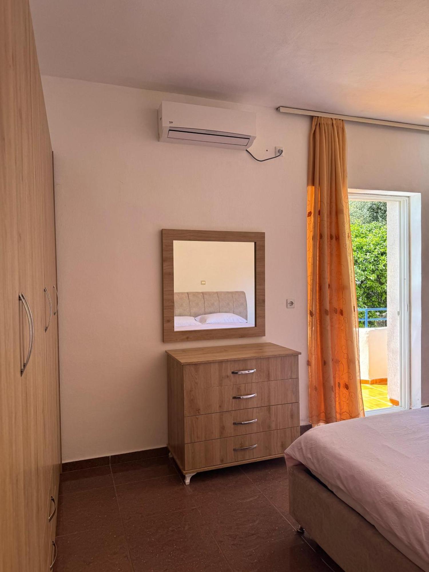 Beachfront Apartment Himara Kültér fotó