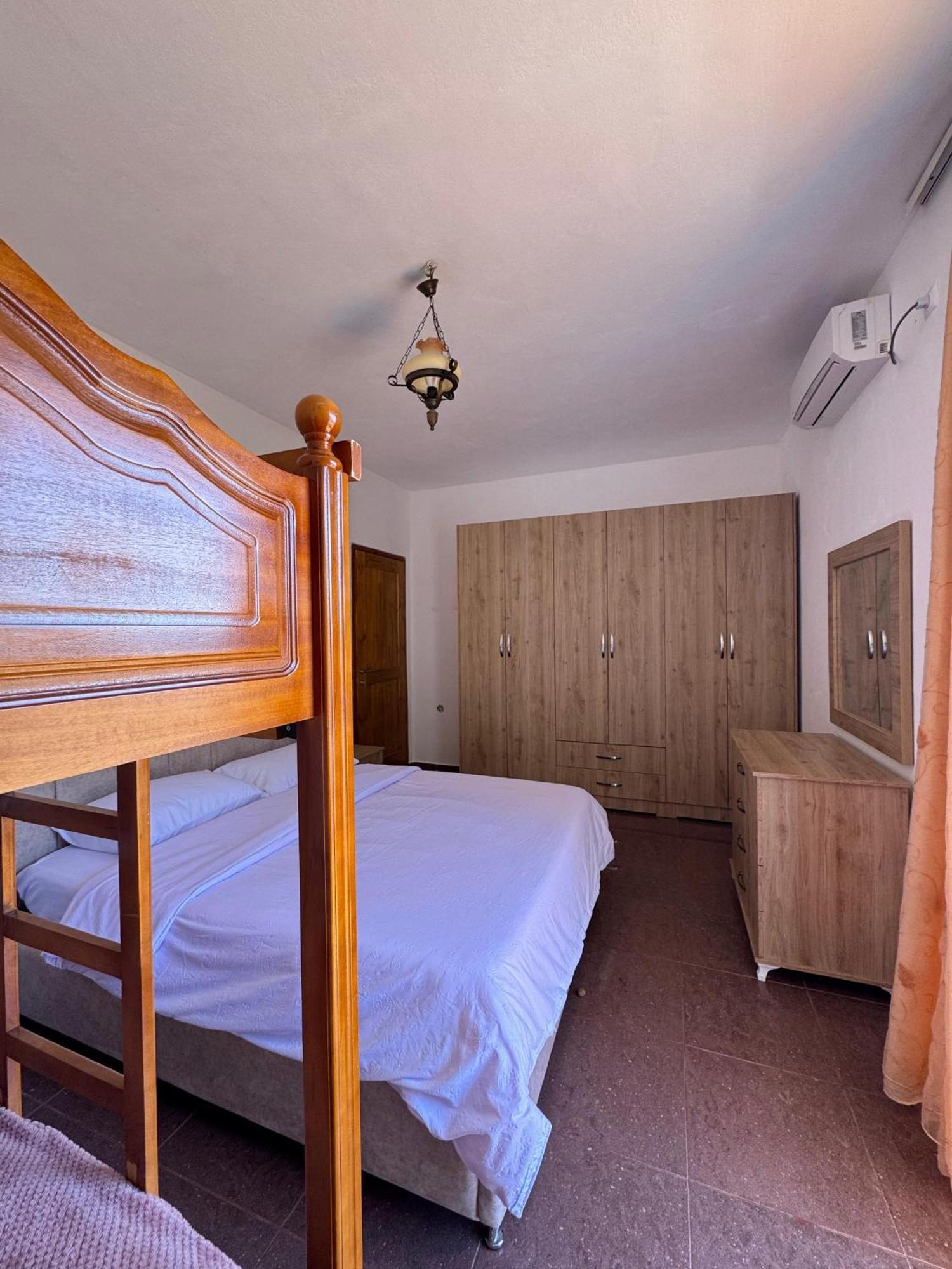 Beachfront Apartment Himara Kültér fotó